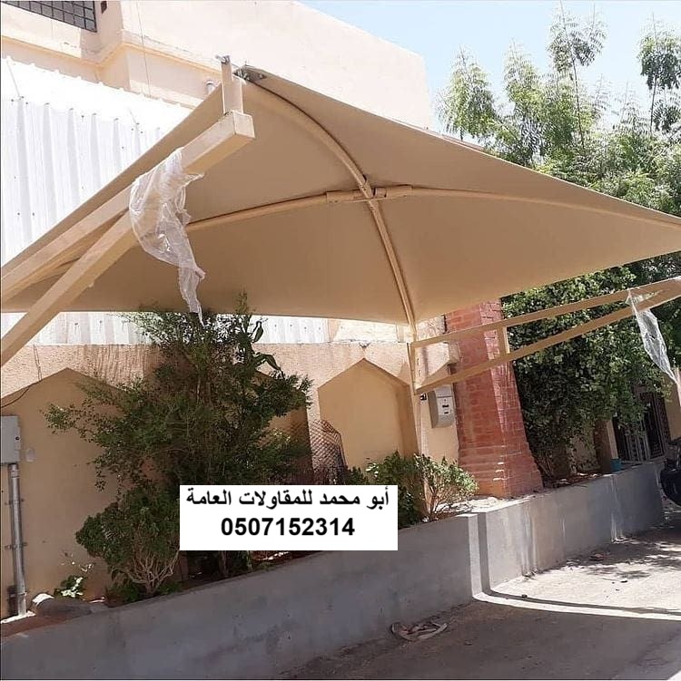 تركيب مظلات سيارات قماش كوري وألماني معلقة في الدمام والخبر لحماية المركبات من أشعة الشمس المباشرة.